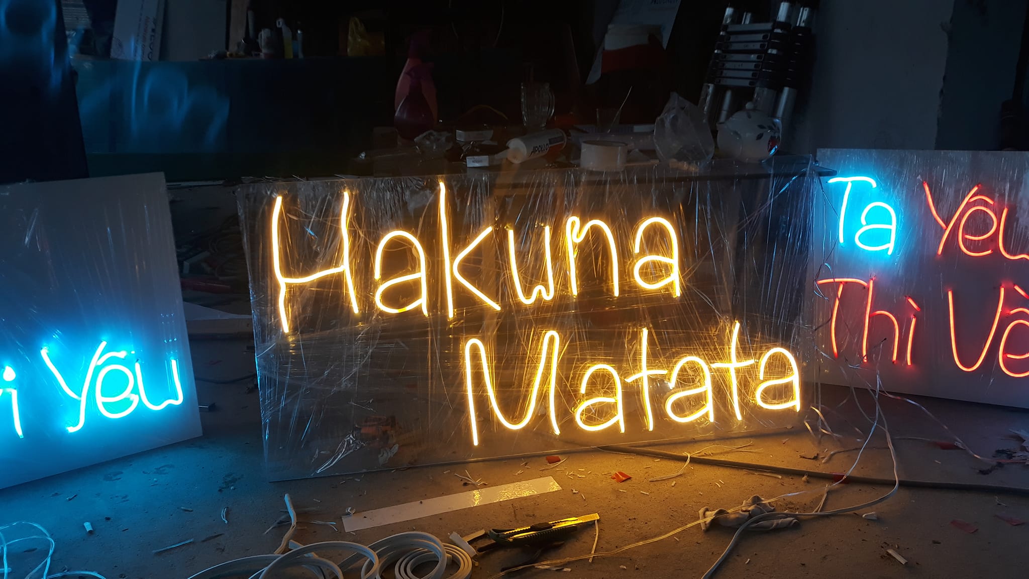 Làm bảng hiệu Neon Sign chất lượng