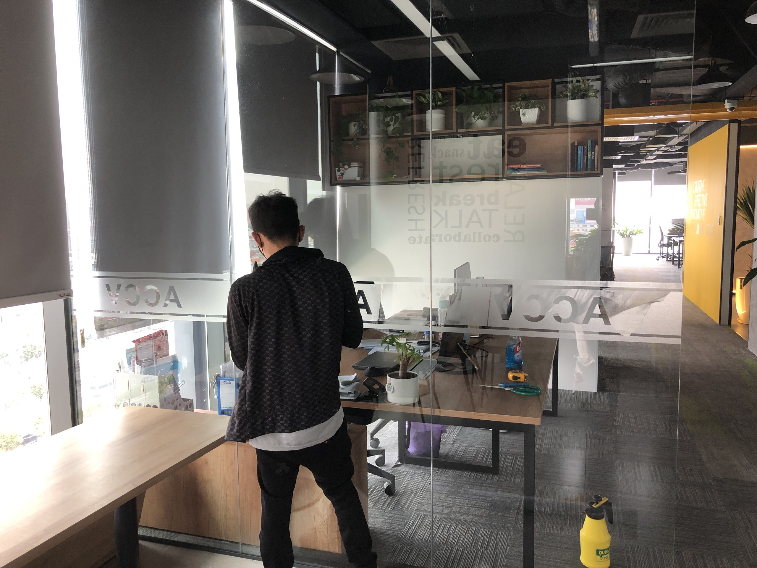 decal mờ dán cửa kính