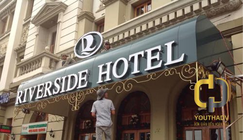 bang-hieu-hotel-chu-noi-phong-cach-co-dien