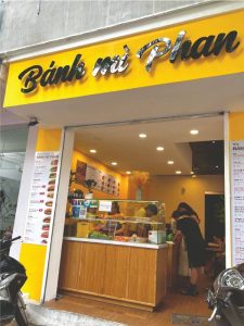 mau-bang-hieu-tiem-banh-mi-tone-vang