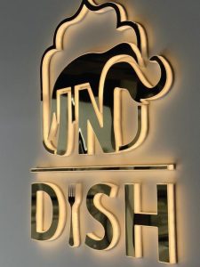 chu-noi-mica-led-vang