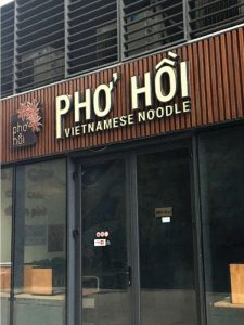 bien-hieu-quan-an-dep-op-go-chu-noi