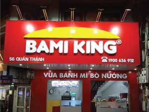 bang-hieu-tiem-banh-mi-hop-den-led