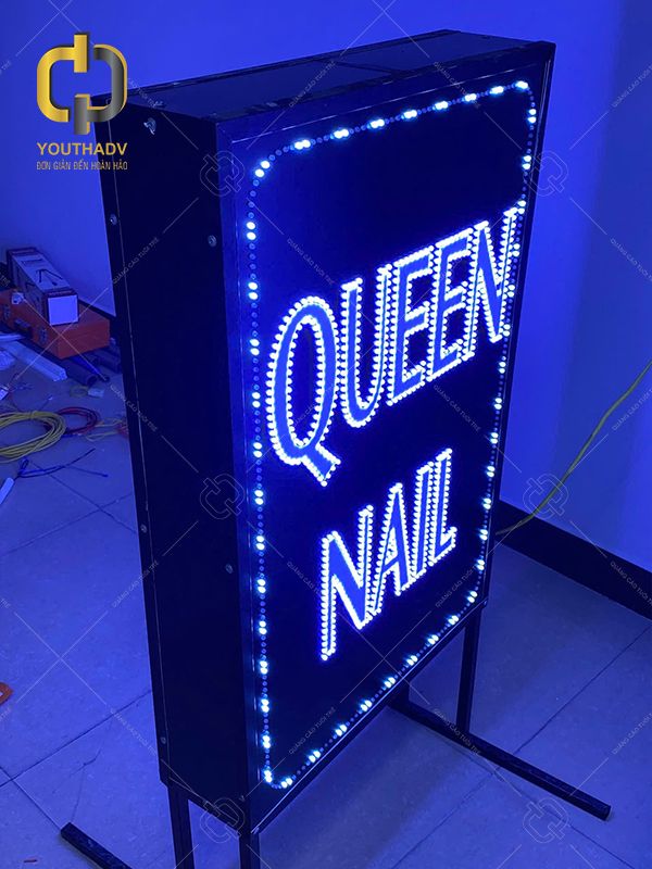 bien-vay-queen-nail-hop-den-led-1