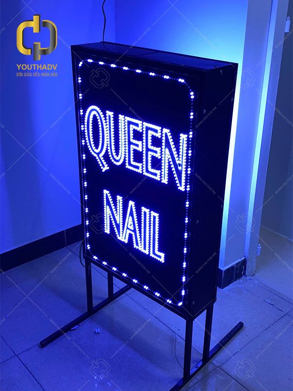bien-vay-queen-nail-hop-den-led-2