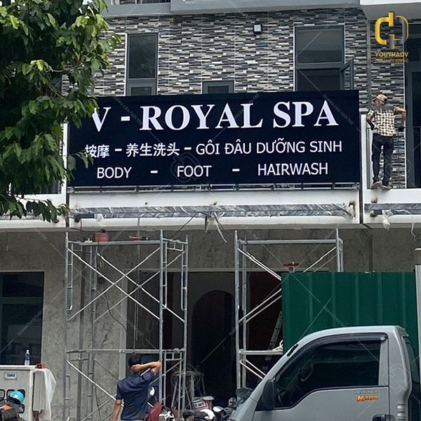 bang-hieu-mat-tien-v-royal-spa.jpg