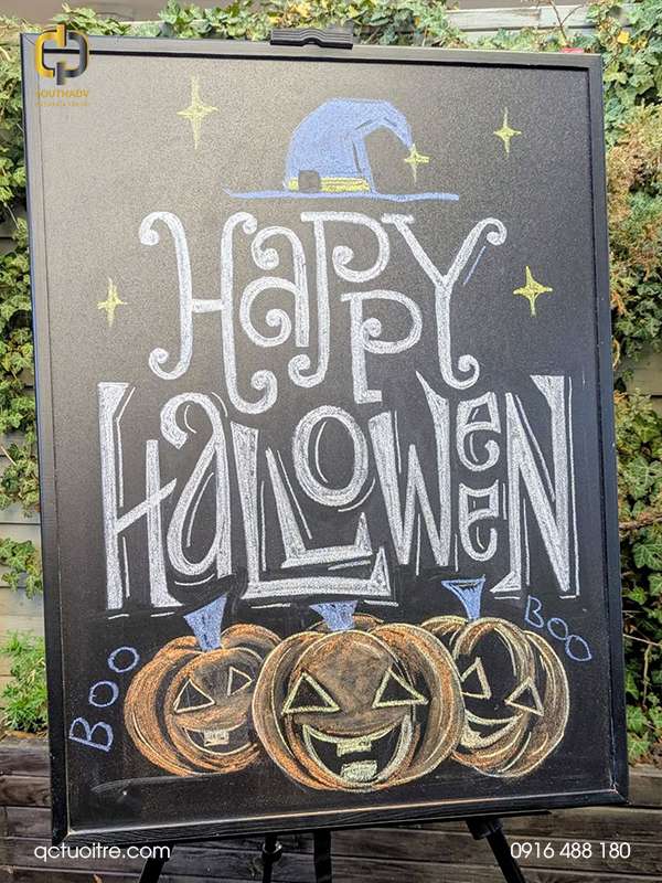 trang-tri-bang-halloween-voi-bi-ngo-va-chu-nghe-thuat