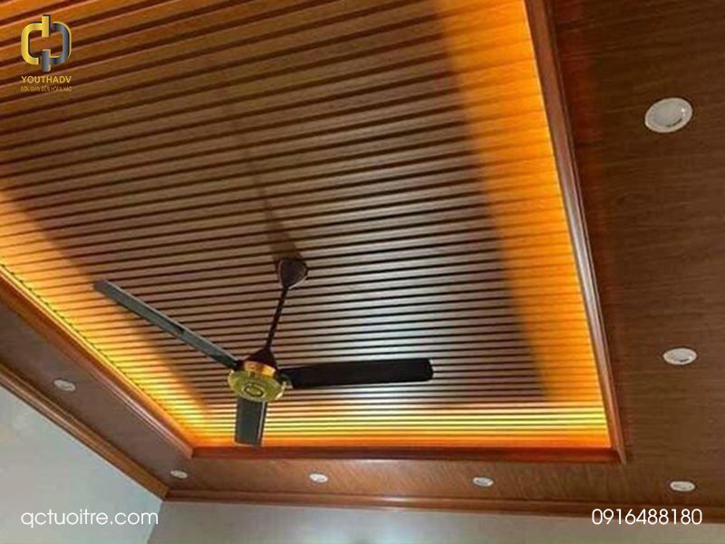 tran-nhua-nano-gia-go-trang-tri-den-led-hat