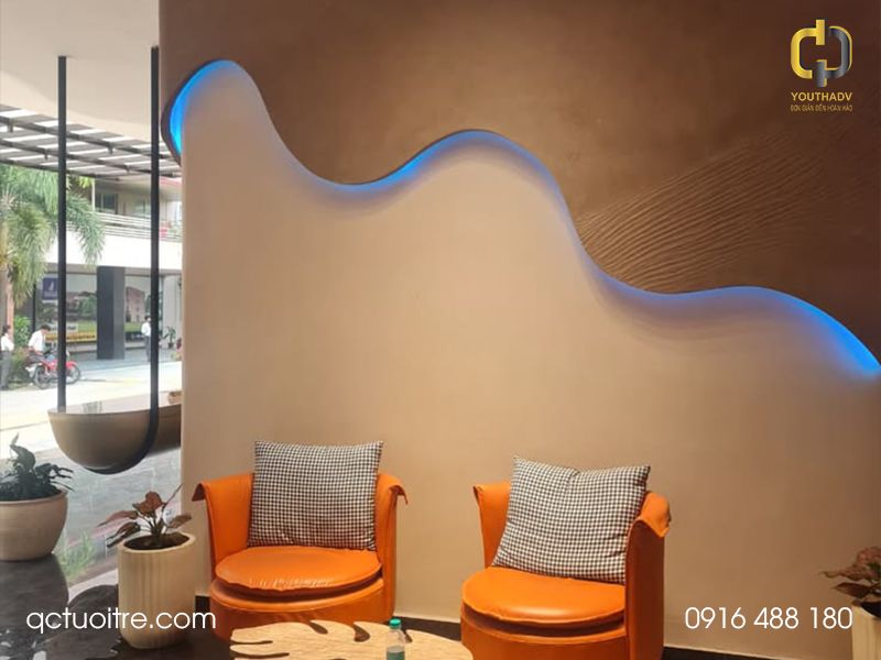 vach-trang-tri-op-nhua-quan-cafe